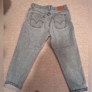 Womans Levi’s 560 Relaxed Tapered Jeans — Light Wash, Size 14